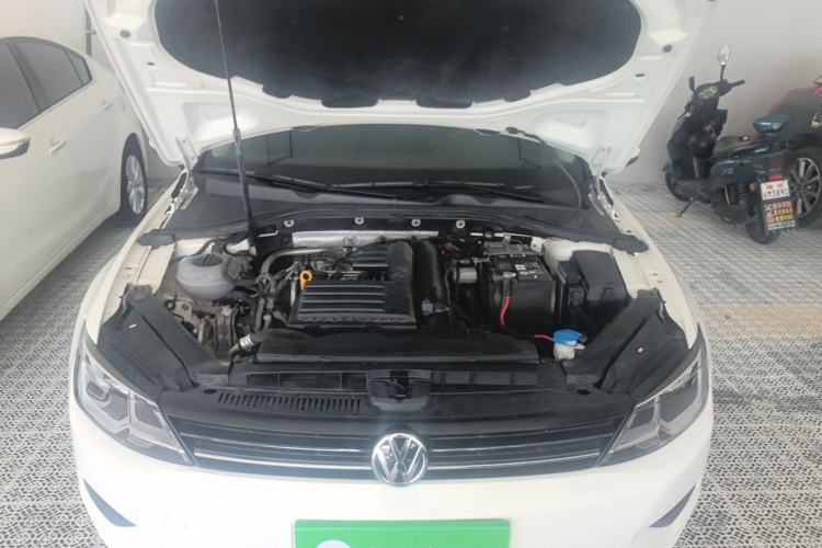 Used Volkswagen Lamando 2018 230TSI DSG Fashion Edition Engine Bay