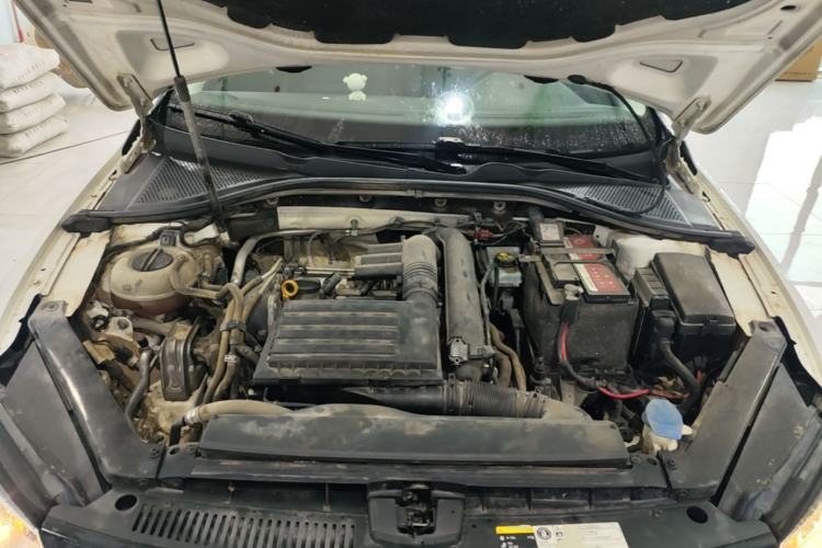 Used Volkswagen Lamando 2018 280TSI DSG Comfort Edition Engine Bay