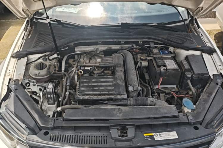 Used Volkswagen Lamando 2018 280TSI DSG Comfort Edition Engine Bay