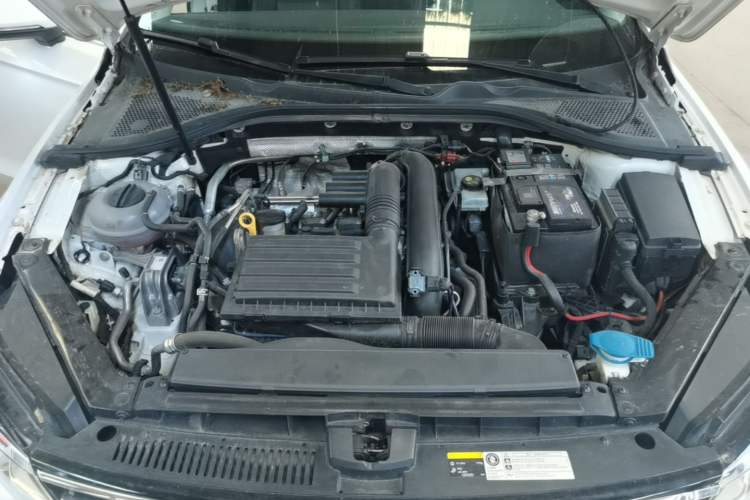 Used Volkswagen Lamando 2018 280TSI DSG Comfort Edition Engine Bay