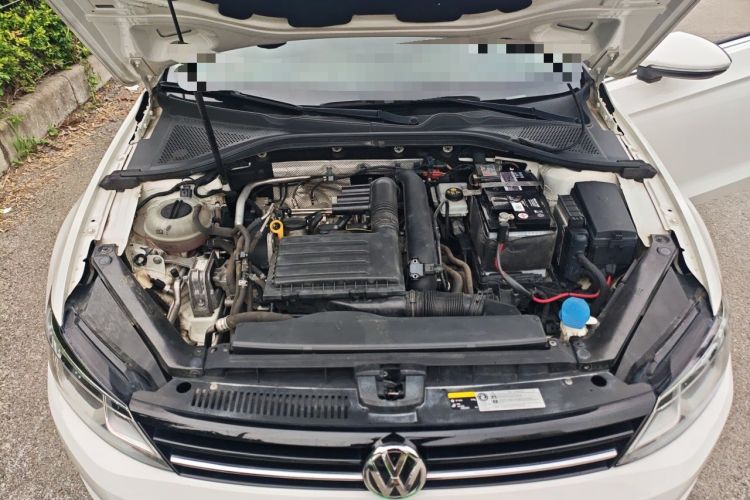 Used Volkswagen Lamando 2018 280TSI DSG Comfort Edition Engine Bay