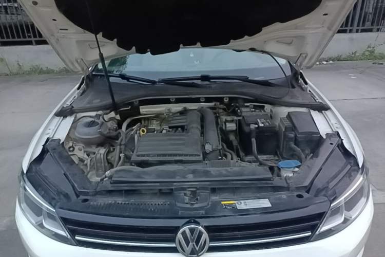 Used Volkswagen Lamando 2018 230TSI DSG Fashion Edition Engine Bay