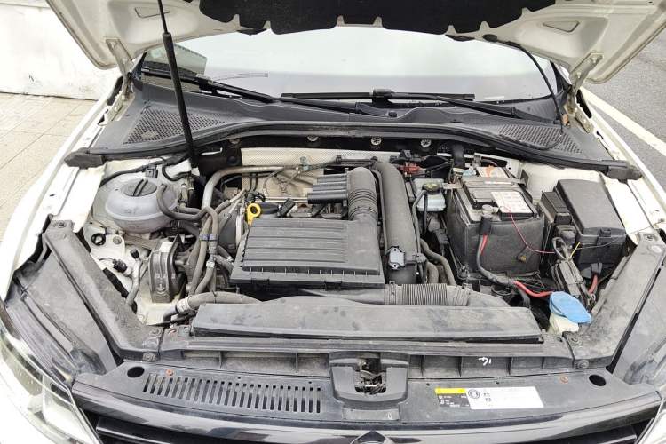 Used Volkswagen Lamando 2018 230TSI DSG Fashion Edition Engine Bay