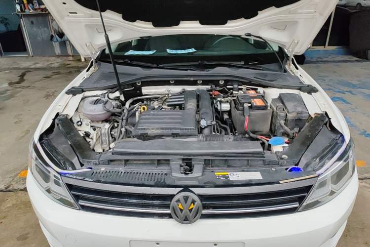 Used Volkswagen Lamando 2018 230TSI DSG Fashion Edition Engine Bay