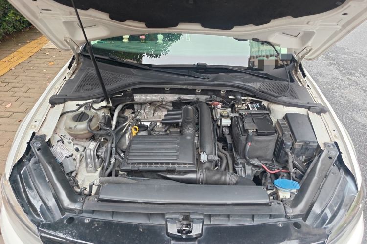 Used Volkswagen Lamando 2018 280TSI DSG Comfort Edition Engine Bay