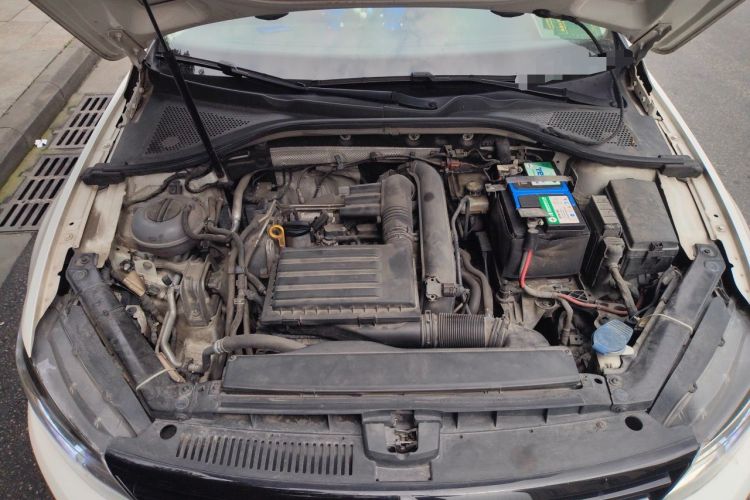Used Volkswagen Lamando 2018 280TSI DSG Comfort Edition Engine Bay