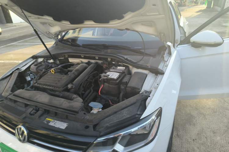 Used Volkswagen Lamando 2018 280TSI DSG Comfort Edition Engine Bay Left