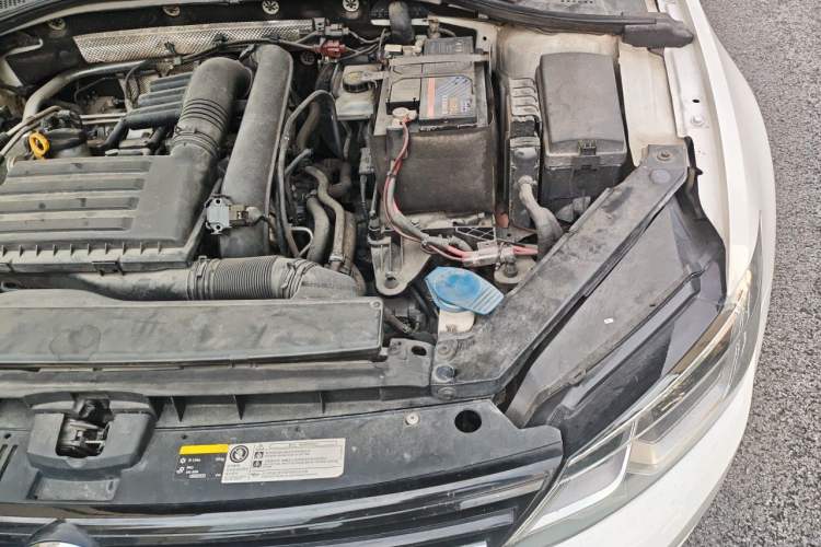 Used Volkswagen Lamando 2018 230TSI DSG Fashion Edition Engine Bay Left