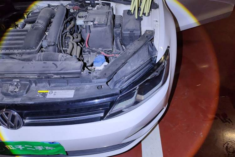 Used Volkswagen Lamando 2018 230TSI Manual Trend Edition Engine Bay Left