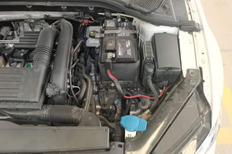 Used Volkswagen Lamando 2018 280TSI DSG Comfort Edition Engine Bay Left