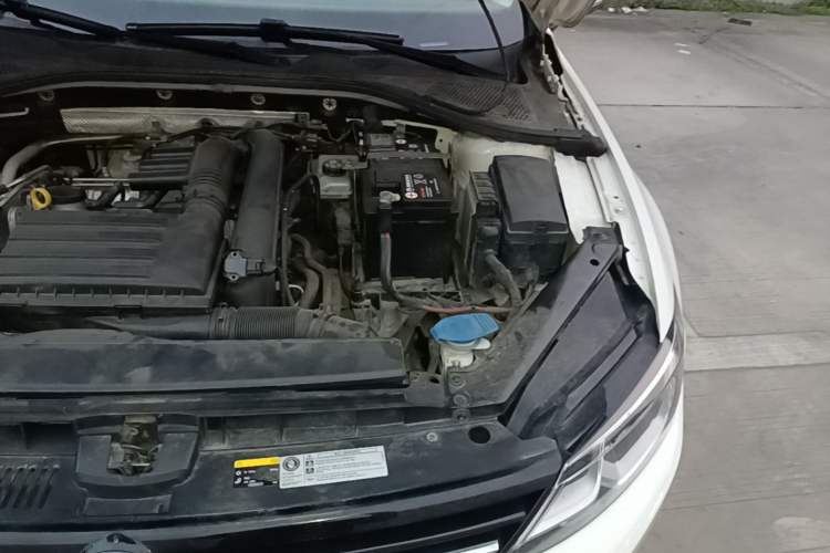 Used Volkswagen Lamando 2018 230TSI DSG Fashion Edition Engine Bay Left