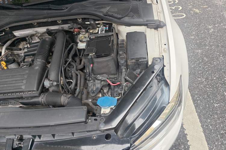Used Volkswagen Lamando 2018 280TSI DSG Comfort Edition Engine Bay Left