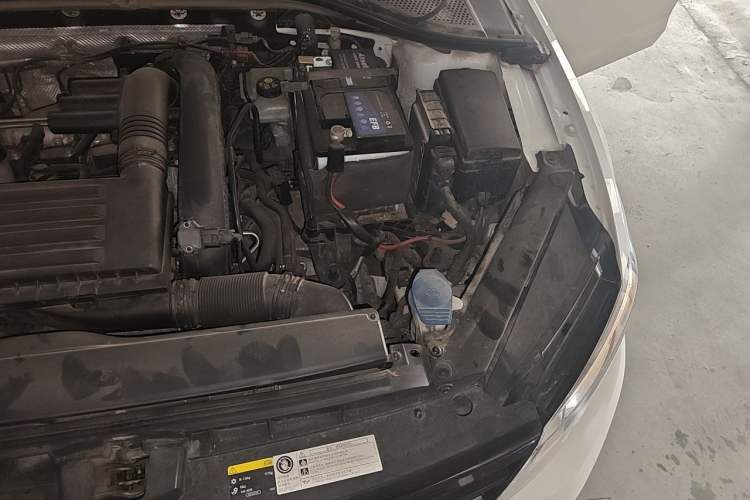 Used Volkswagen Lamando 2018 280TSI DSG Comfort Edition Engine Bay Left