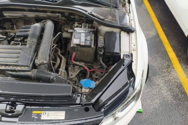 Used Volkswagen Lamando 2018 280TSI DSG Comfort Edition Engine Bay Left