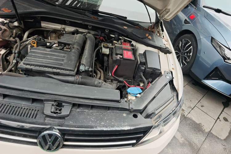 Used Volkswagen Lamando 2018 280TSI DSG Comfort Edition Engine Bay Left