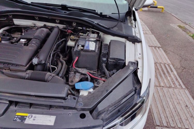 Used Volkswagen Lamando 2018 230TSI Manual Trend Edition Engine Bay Left