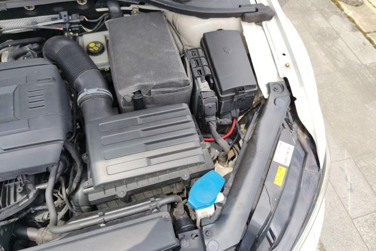Used Volkswagen Lamando 2018 330TSI DSG Luxury Edition Engine Bay Left