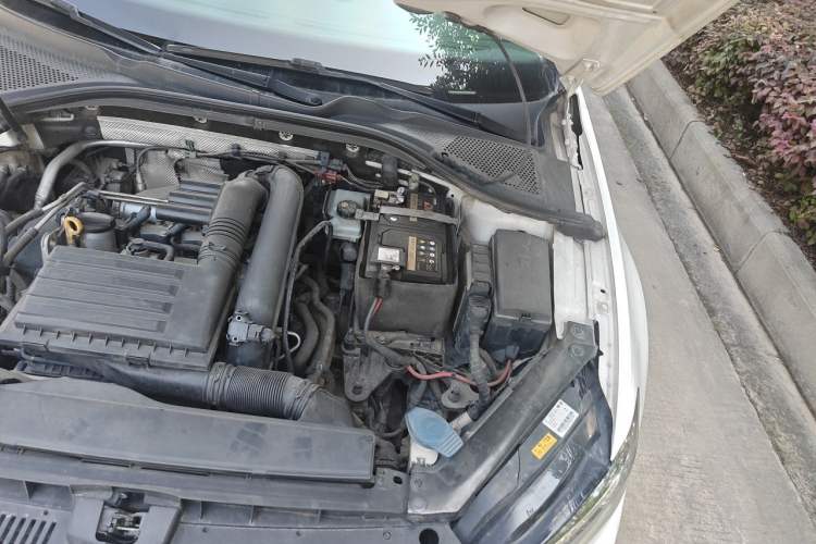 Used Volkswagen Lamando 2018 280TSI DSG Luxury Edition Engine Bay Left