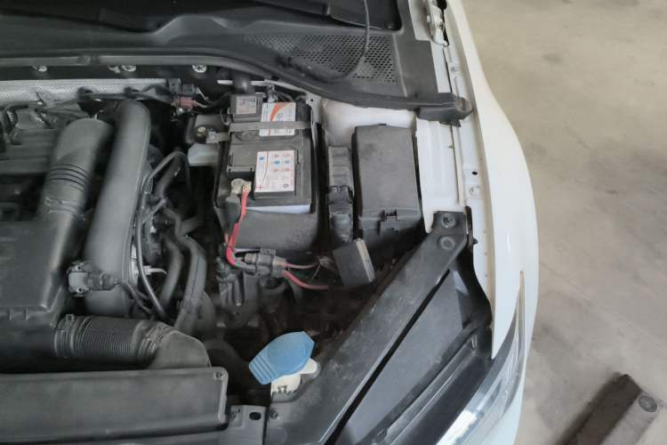 Used Volkswagen Lamando 2018 230TSI DSG Fashion Edition Engine Bay Left