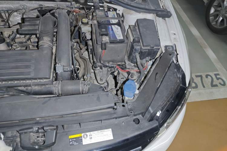 Used Volkswagen Lamando 2018 280TSI DSG Comfort Edition Engine Bay Left