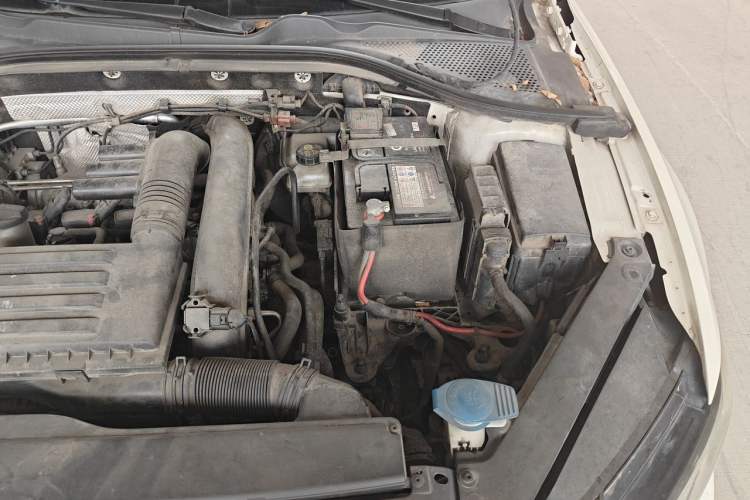 Used Volkswagen Lamando 2018 230TSI DSG Fashion Edition Engine Bay Left