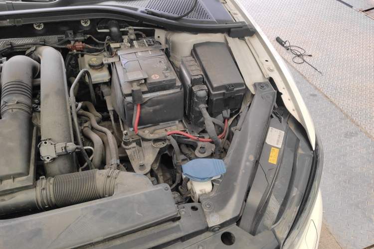 Used Volkswagen Lamando 2018 280TSI DSG Luxury Edition Engine Bay Left
