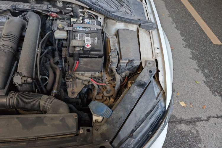 Used Volkswagen Lamando 2018 280TSI DSG Comfort Edition Engine Bay Left