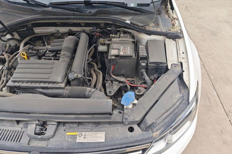 Used Volkswagen Lamando 2018 230TSI Manual Trend Edition Engine Bay Left