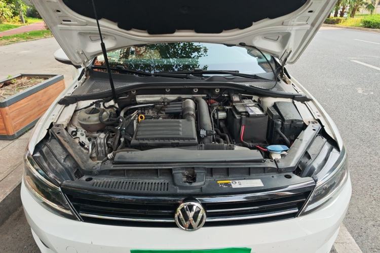 Used Volkswagen Lamando 2018 280TSI DSG Comfort Edition Engine Bay