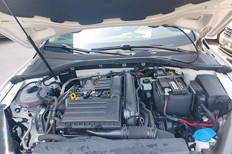 Used Volkswagen Lamando 2018 230TSI DSG Fashion Edition Engine Bay