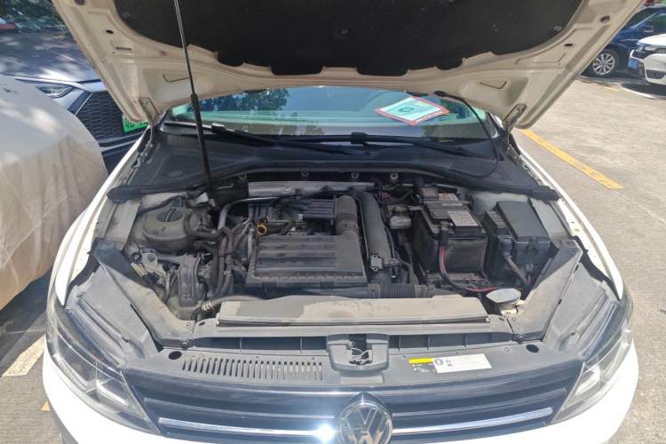 Used Volkswagen Lamando 2018 230TSI DSG Fashion Edition Engine Bay