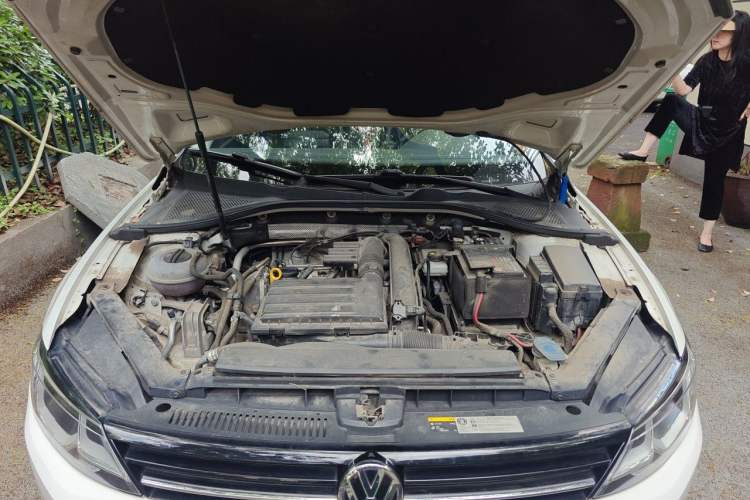 Used Volkswagen Lamando 2018 280TSI DSG Comfort Edition Engine Bay