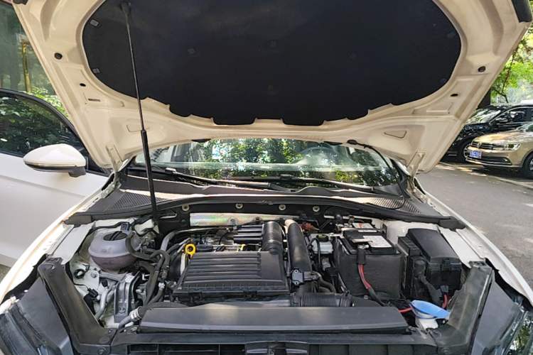 Used Volkswagen Lamando 2018 230TSI DSG Fashion Edition Engine Bay
