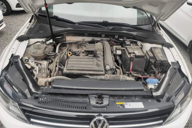 Used Volkswagen Lamando 2018 230TSI DSG Fashion Edition Engine Bay
