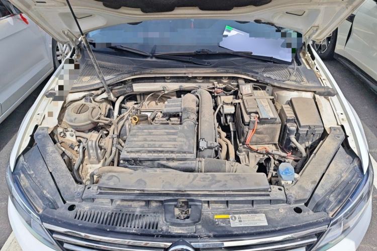 Used Volkswagen Lamando 2018 280TSI DSG Comfort Edition Engine Bay