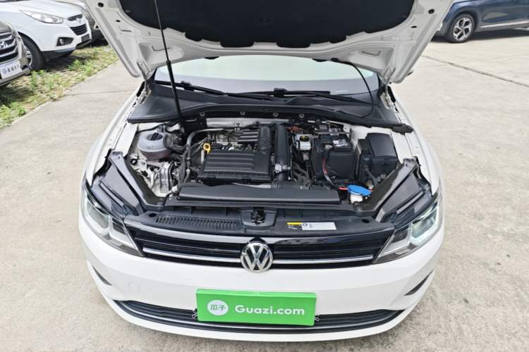Used Volkswagen Lamando 2018 280TSI DSG Comfort Edition Engine Bay