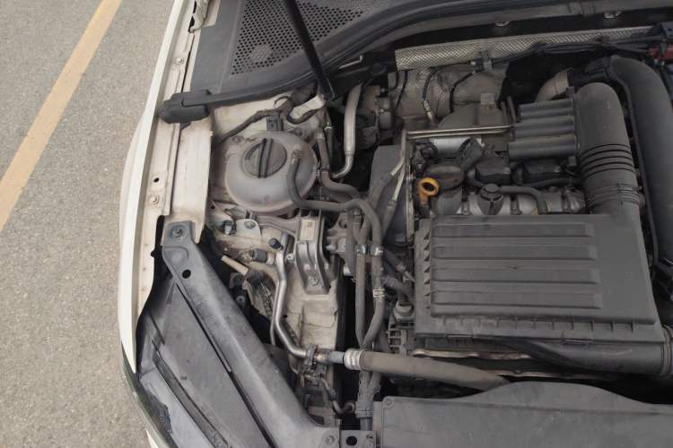 Used Volkswagen Lamando 2018 230TSI DSG Fashion Edition Engine Bay Right