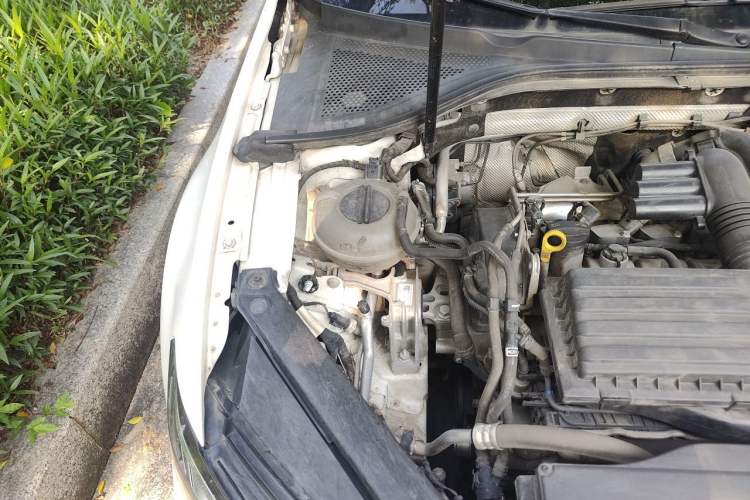 Used Volkswagen Lamando 2018 230TSI DSG Fashion Edition Engine Bay Right