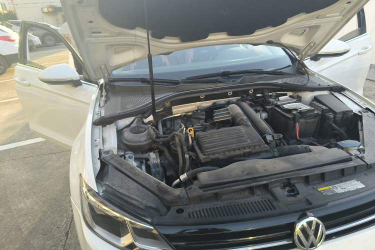 Used Volkswagen Lamando 2018 280TSI DSG Comfort Edition Engine Bay Right