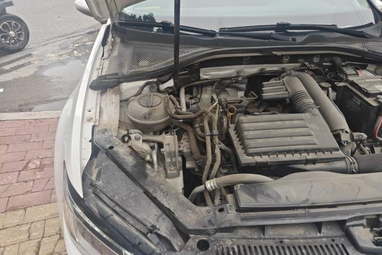 Used Volkswagen Lamando 2018 230TSI DSG Fashion Edition Engine Bay Right