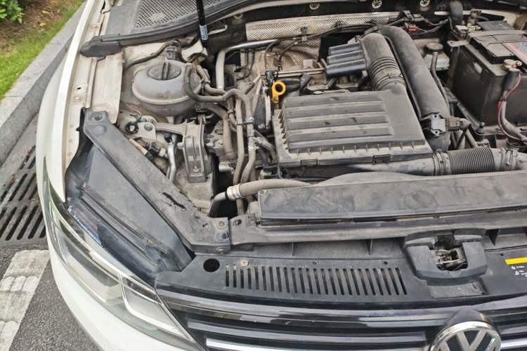 Used Volkswagen Lamando 2018 230TSI DSG Fashion Edition Engine Bay Right