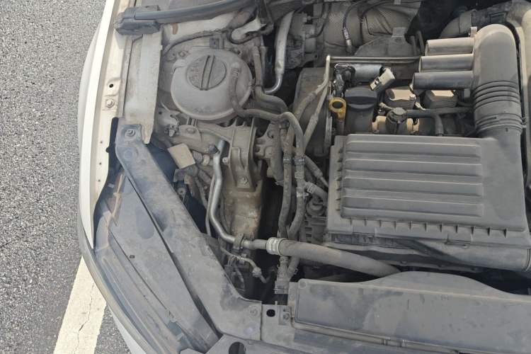 Used Volkswagen Lamando 2018 280TSI DSG Comfort Edition Engine Bay Right