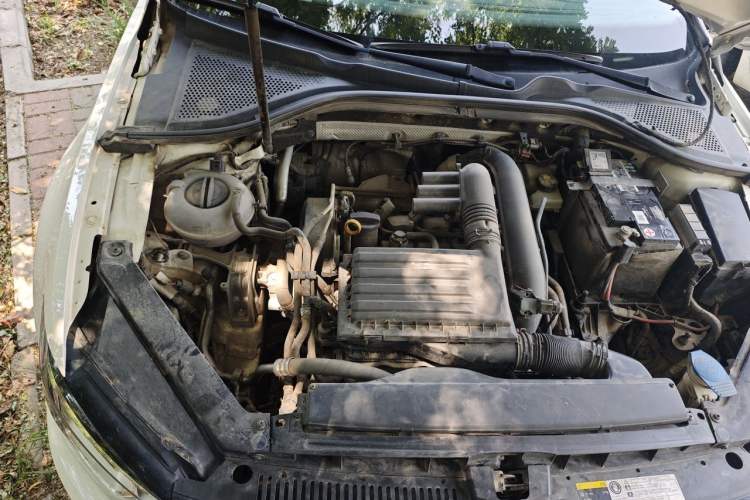 Used Volkswagen Lamando 2018 280TSI DSG Comfort Edition Engine Bay Right