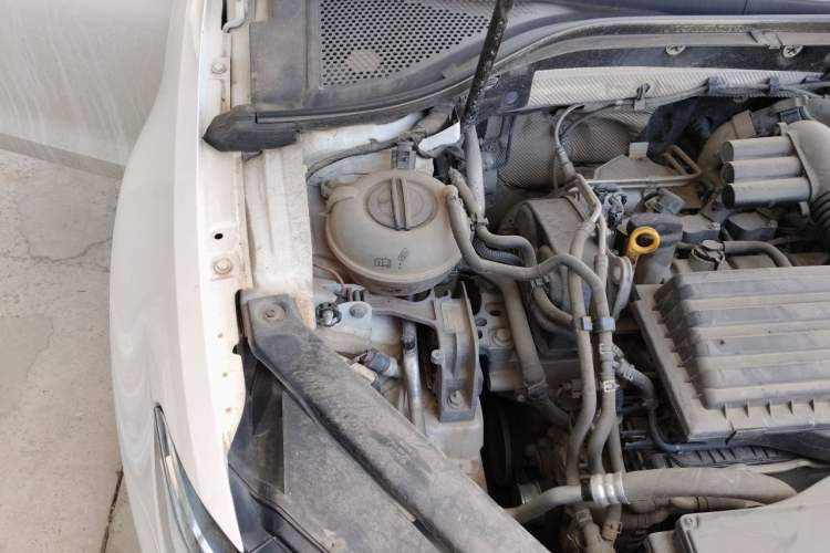 Used Volkswagen Lamando 2018 230TSI DSG Fashion Edition Engine Bay Right