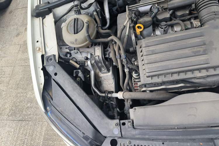 Used Volkswagen Lamando 2018 280TSI DSG Comfort Edition Engine Bay Right