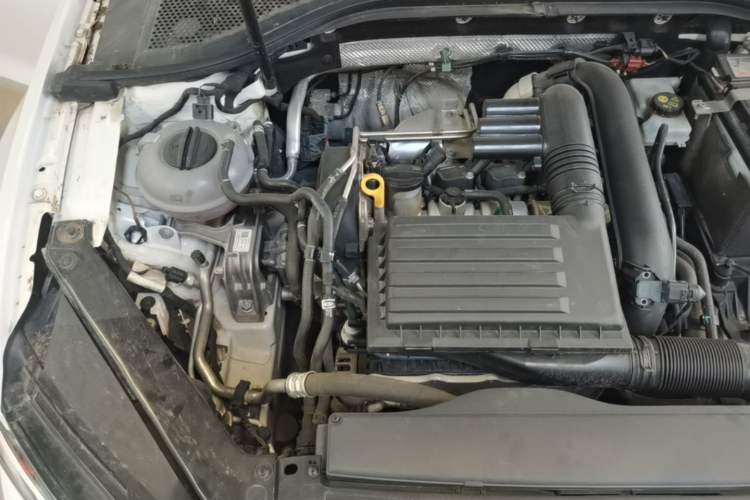 Used Volkswagen Lamando 2018 280TSI DSG Comfort Edition Engine Bay Right