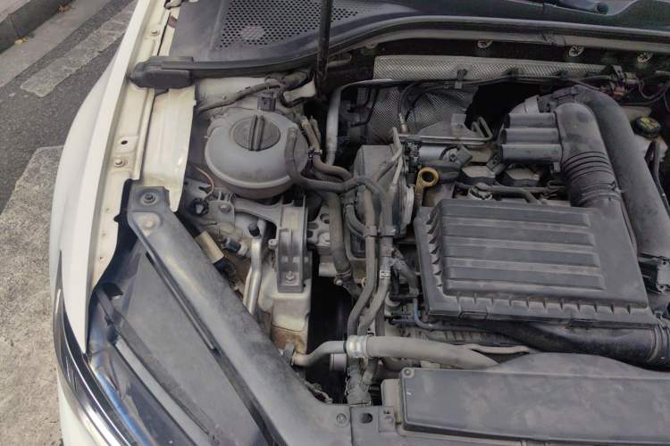 Used Volkswagen Lamando 2018 230TSI DSG Fashion Edition Engine Bay Right