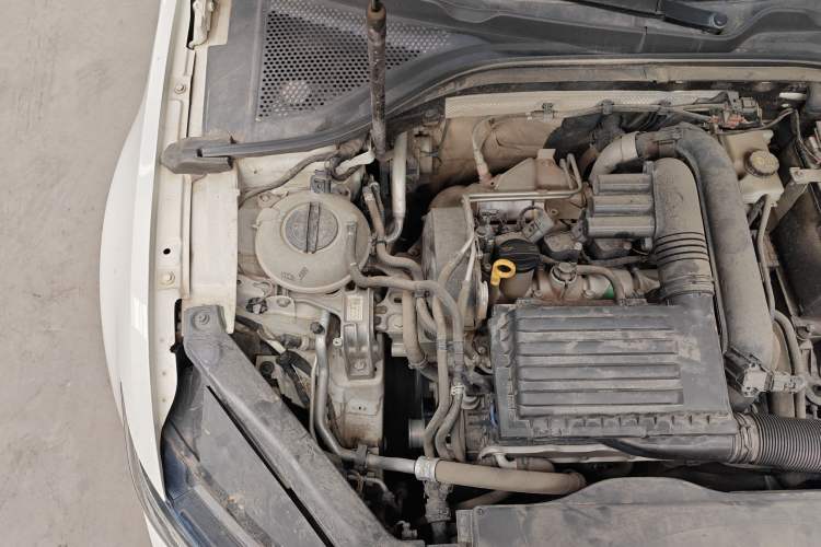 Used Volkswagen Lamando 2018 280TSI DSG Comfort Edition Engine Bay Right