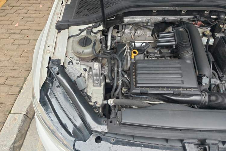 Used Volkswagen Lamando 2018 280TSI DSG Comfort Edition Engine Bay Right