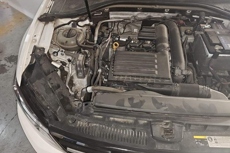 Used Volkswagen Lamando 2018 280TSI DSG Comfort Edition Engine Bay Right